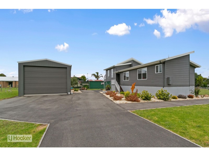 3 Falcon Grove, Metung VIC 3904