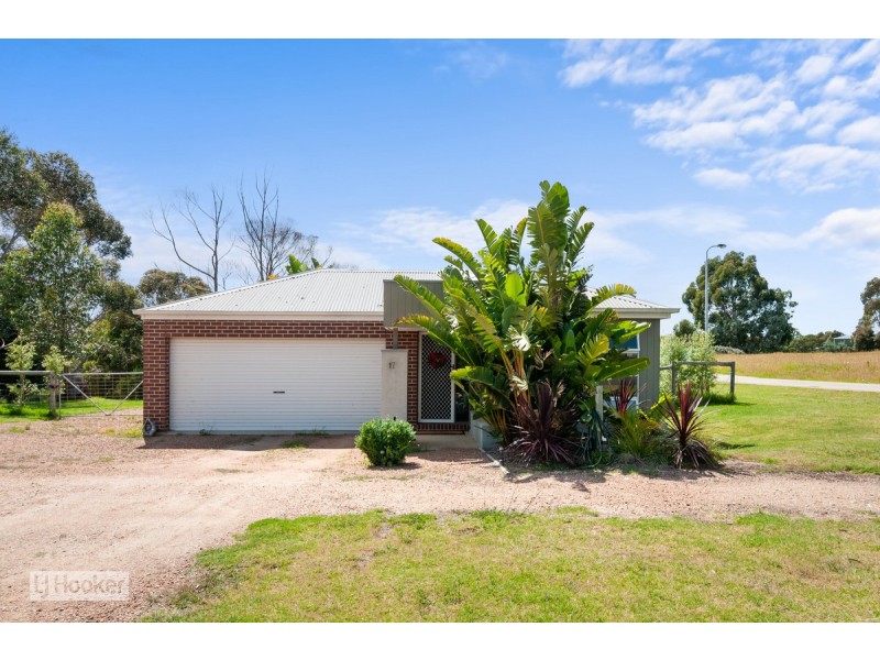 17 Peter Road, Metung VIC 3904