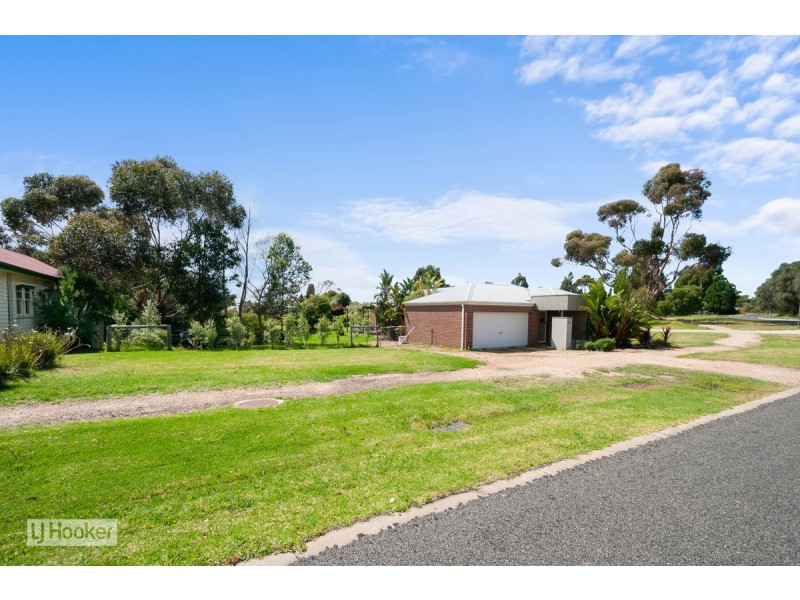 17 Peter Road, Metung VIC 3904