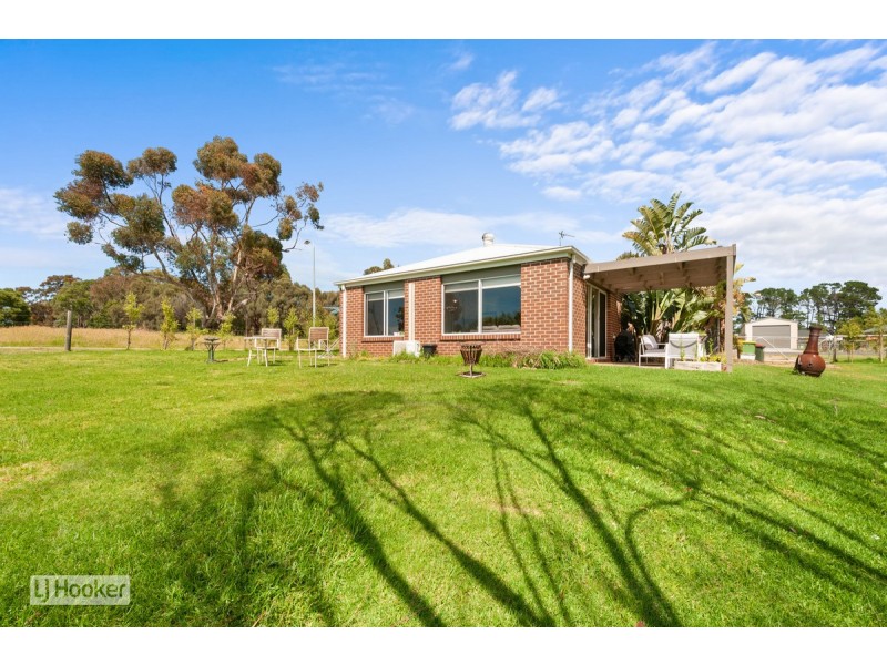 17 Peter Road, Metung VIC 3904