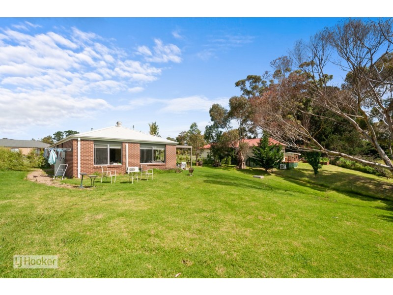 17 Peter Road, Metung VIC 3904
