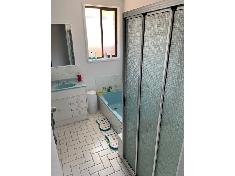 15 Uplands Avenue, Lakes Entrance VIC 3909