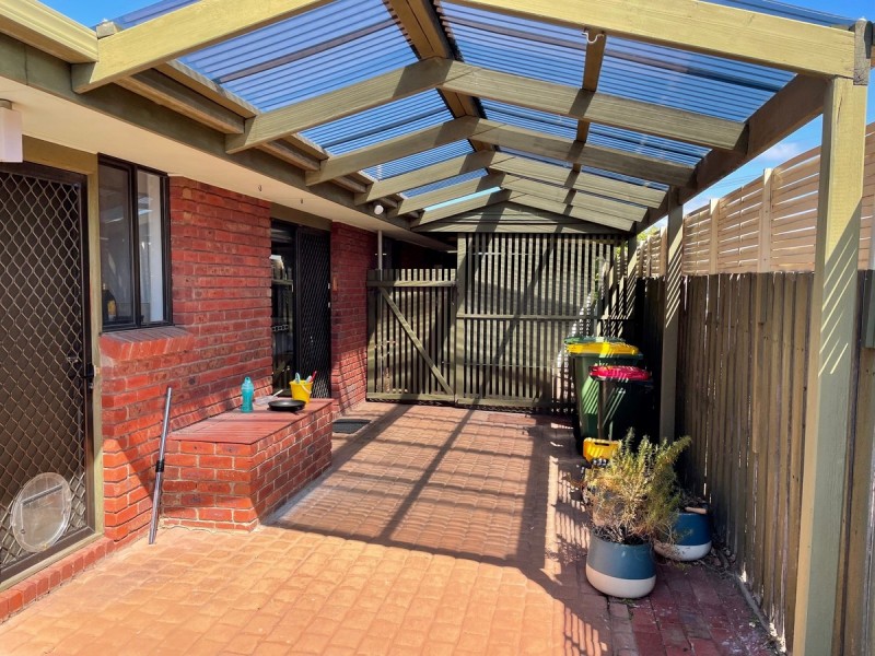 15 Uplands Avenue, Lakes Entrance VIC 3909