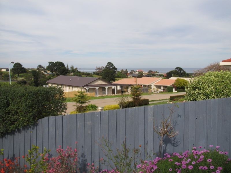 54 Stirling Drive, Lakes Entrance VIC 3909