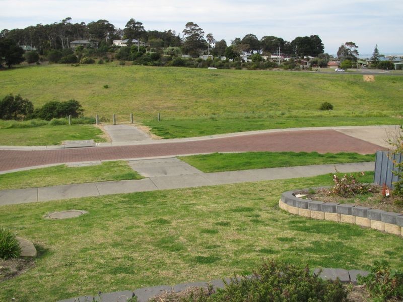 54 Stirling Drive, Lakes Entrance VIC 3909