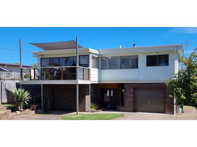81 Capes Road, Lakes Entrance VIC 3909