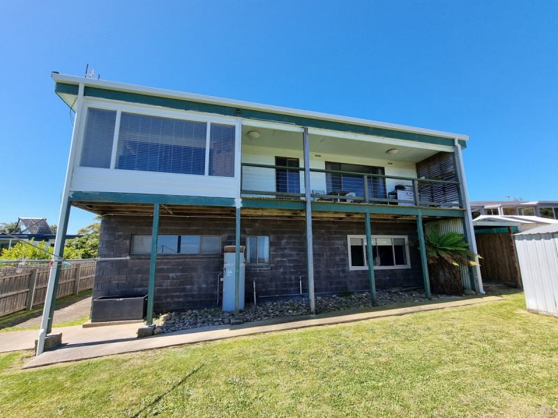 81 Capes Road, Lakes Entrance VIC 3909