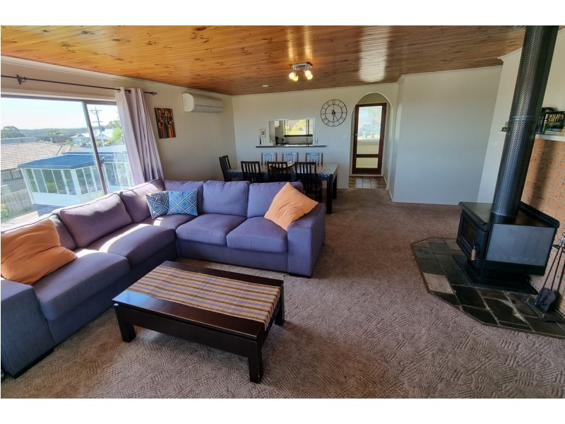 81 Capes Road, Lakes Entrance VIC 3909