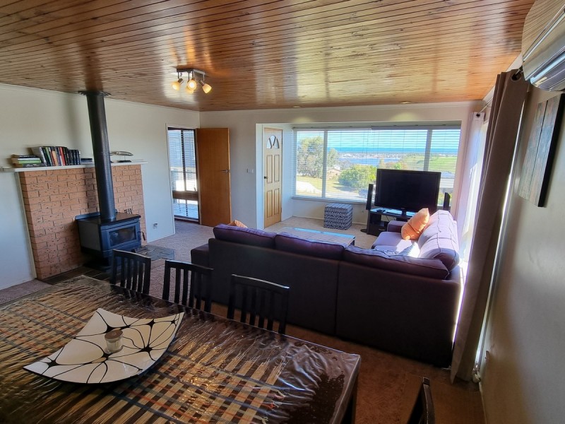 81 Capes Road, Lakes Entrance VIC 3909