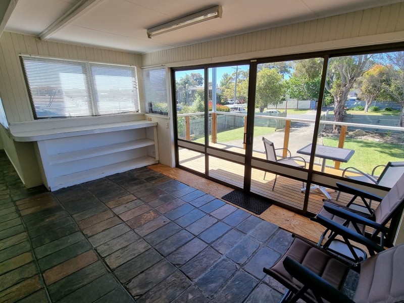 81 Capes Road, Lakes Entrance VIC 3909