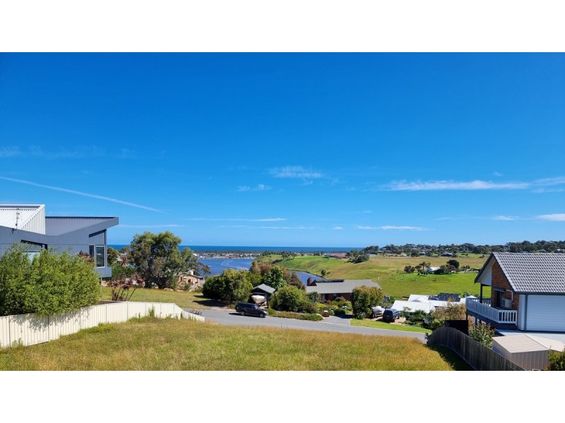 81 Capes Road, Lakes Entrance VIC 3909