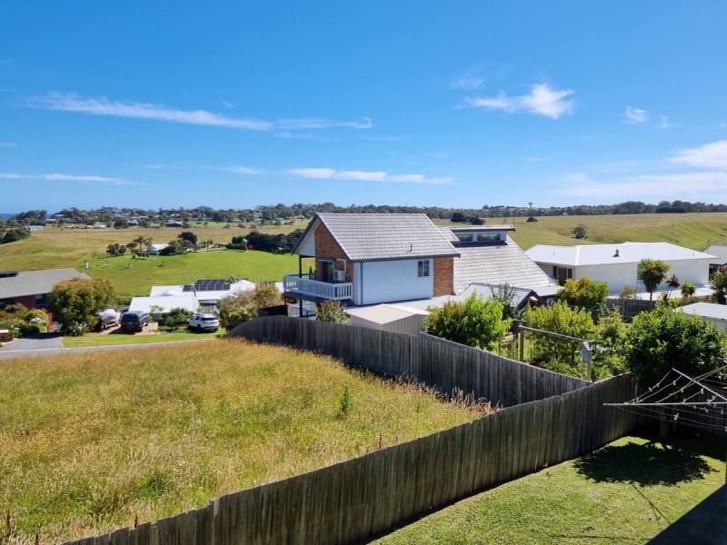 81 Capes Road, Lakes Entrance VIC 3909