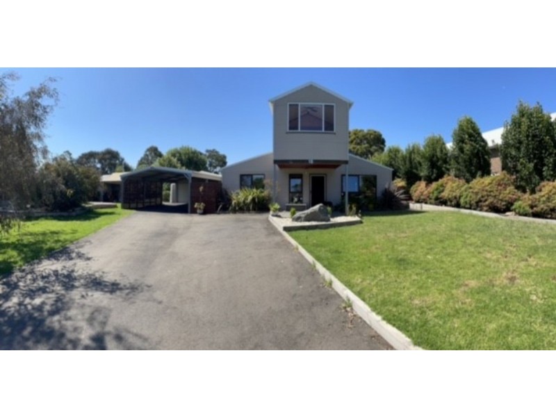 18 Falcon Grove, Metung VIC 3904
