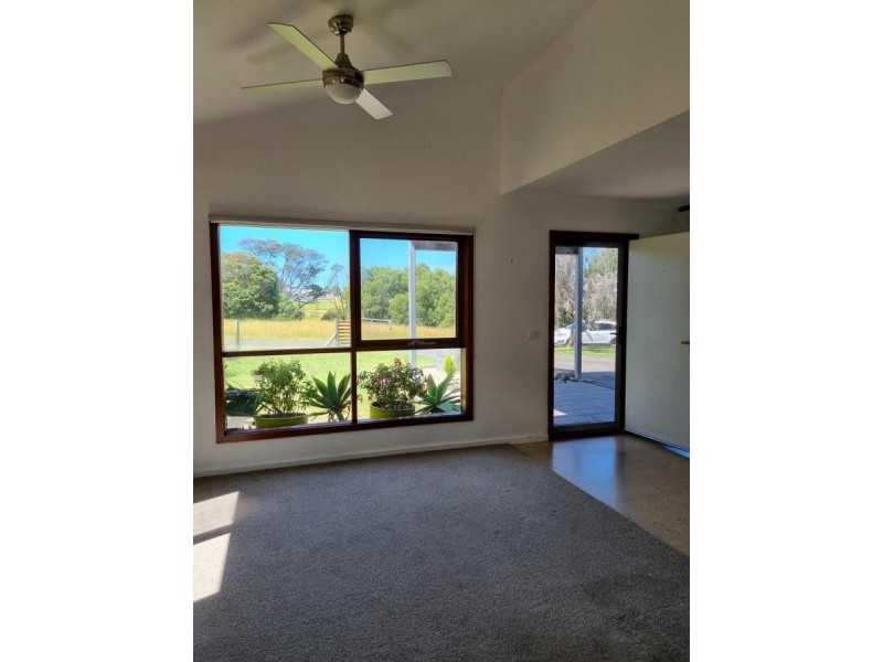18 Falcon Grove, Metung VIC 3904
