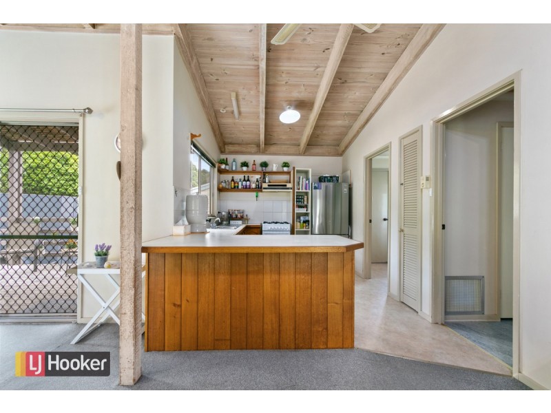 13 Bassett Road, Lakes Entrance VIC 3909