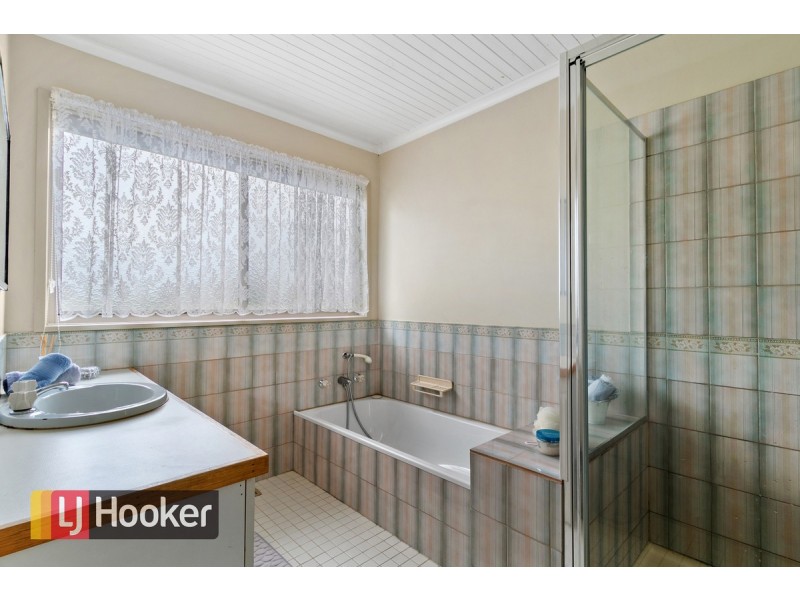 13 Bassett Road, Lakes Entrance VIC 3909