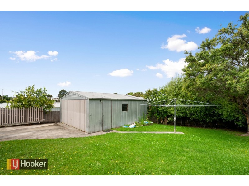 13 Bassett Road, Lakes Entrance VIC 3909
