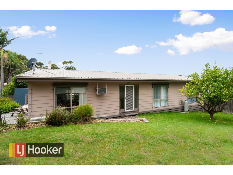 13 Bassett Road, Lakes Entrance VIC 3909