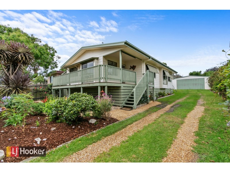 8 Lind Drive, Lake Tyers Beach VIC 3909