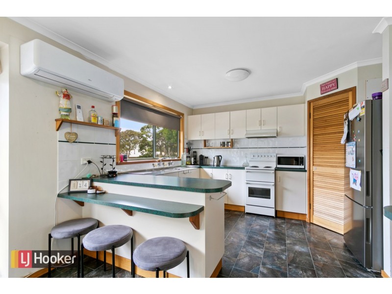 8 Lind Drive, Lake Tyers Beach VIC 3909