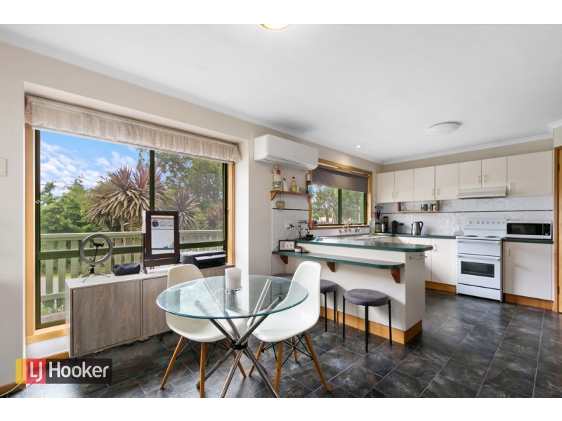 8 Lind Drive, Lake Tyers Beach VIC 3909