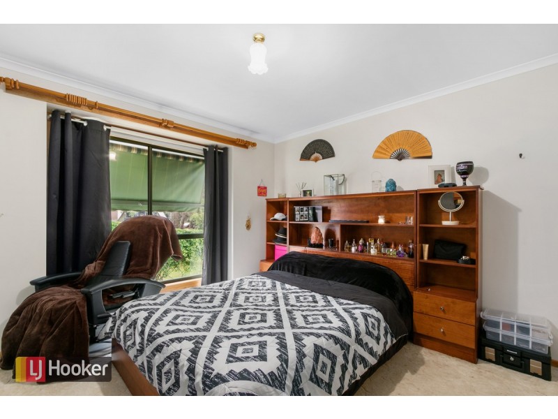 8 Lind Drive, Lake Tyers Beach VIC 3909