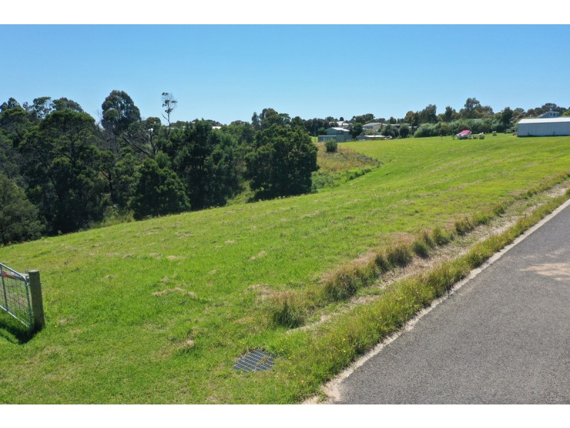 22C- 22D Brolga Grove, Metung VIC 3904