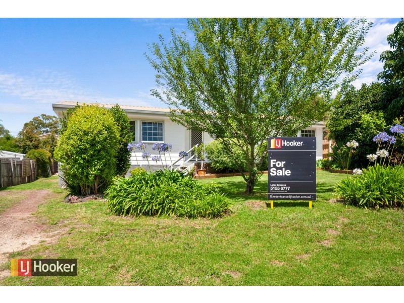 8 Fisher Street, Lakes Entrance VIC 3909