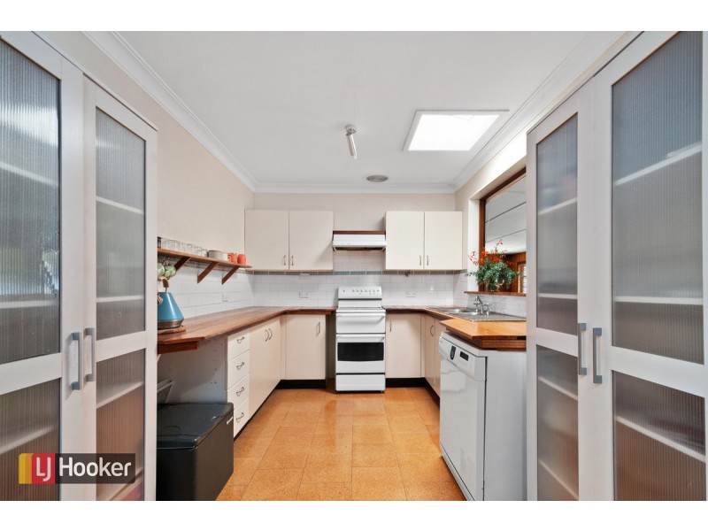 8 Fisher Street, Lakes Entrance VIC 3909