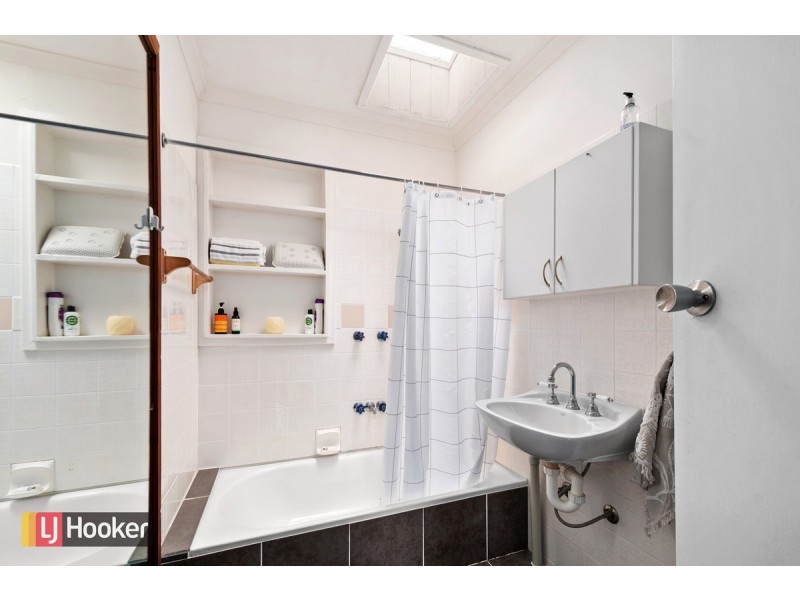 8 Fisher Street, Lakes Entrance VIC 3909