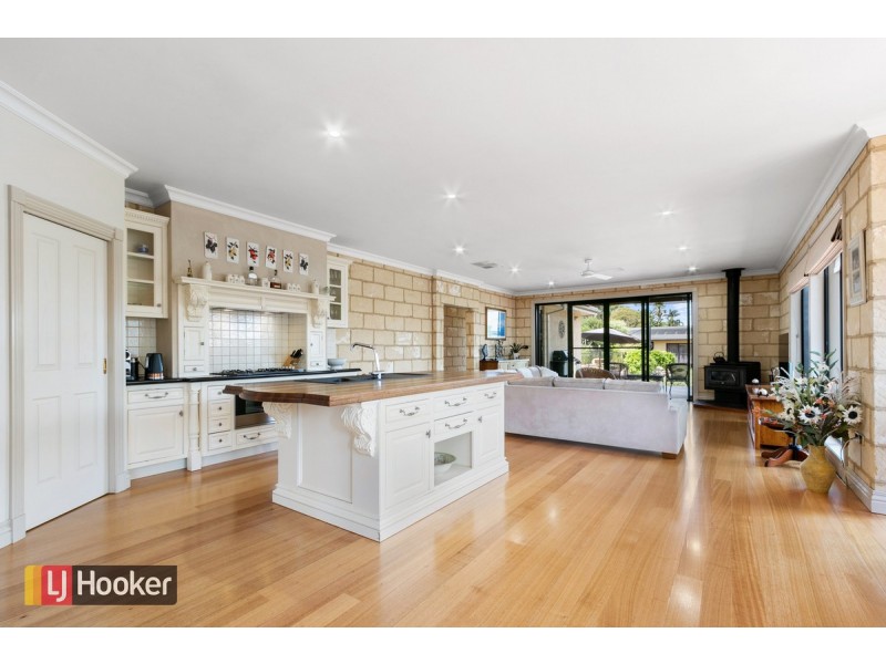 66 Roadknight Street, Lakes Entrance VIC 3909