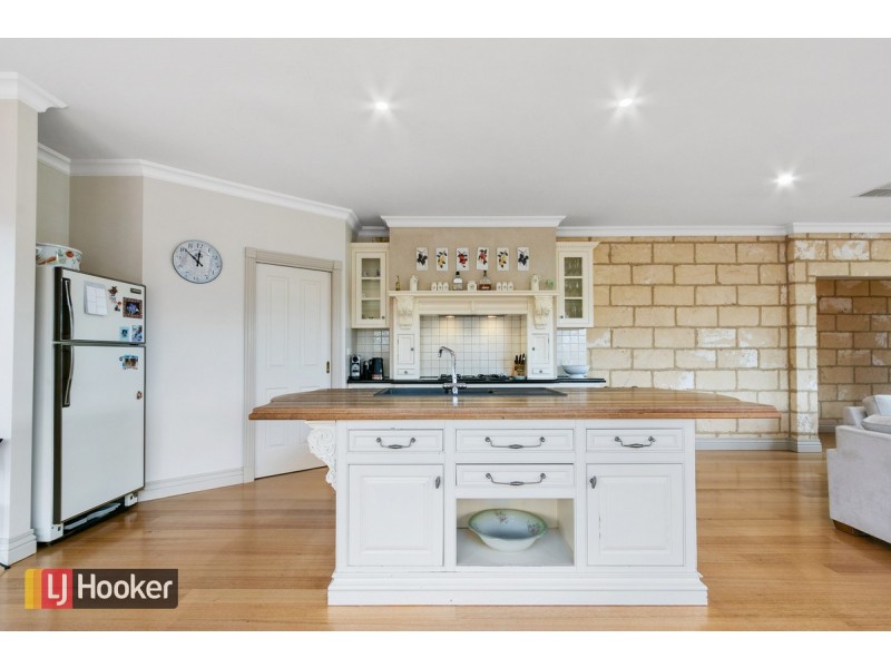 66 Roadknight Street, Lakes Entrance VIC 3909