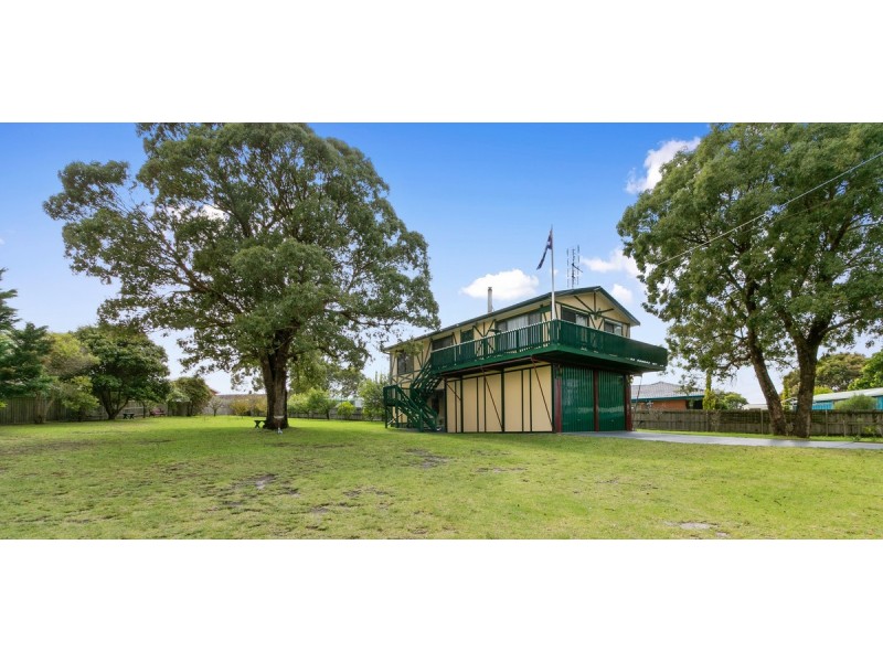 3 Roslyn Court, Lakes Entrance VIC 3909