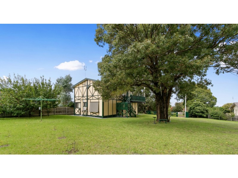 3 Roslyn Court, Lakes Entrance VIC 3909