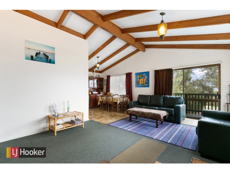 3 Roslyn Court, Lakes Entrance VIC 3909