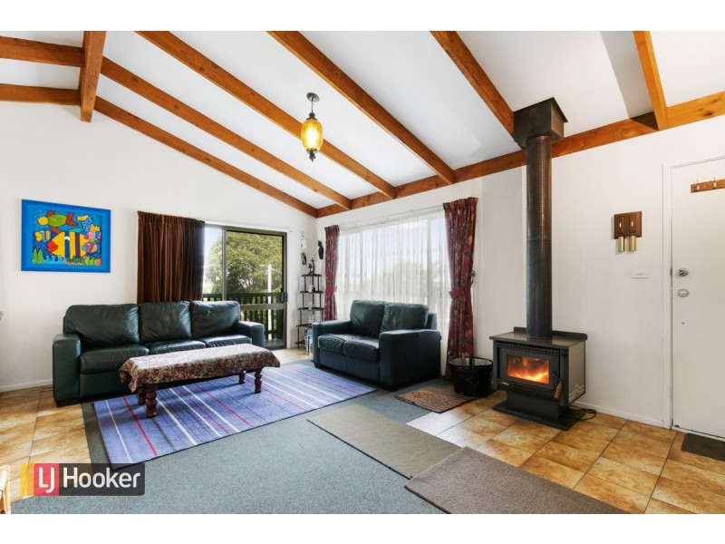 3 Roslyn Court, Lakes Entrance VIC 3909