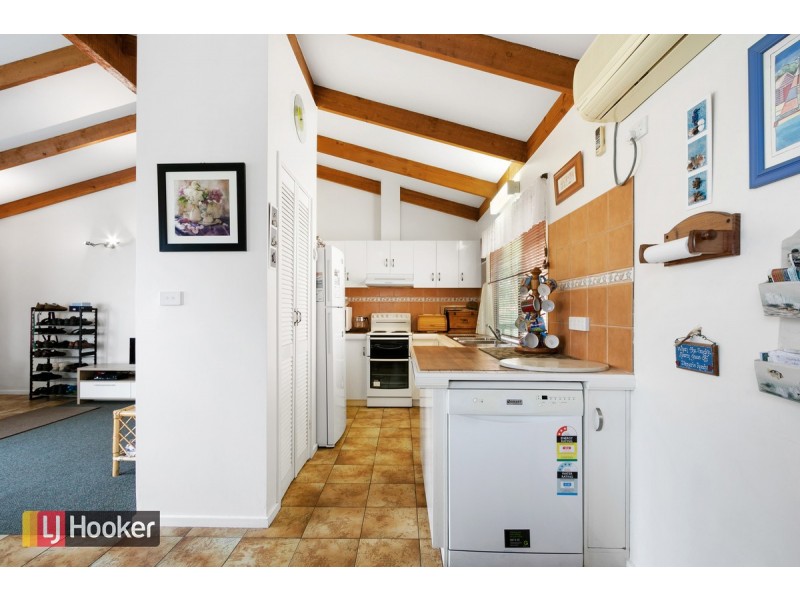 3 Roslyn Court, Lakes Entrance VIC 3909