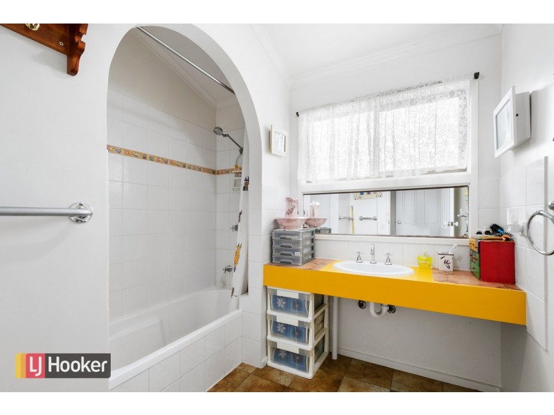 3 Roslyn Court, Lakes Entrance VIC 3909