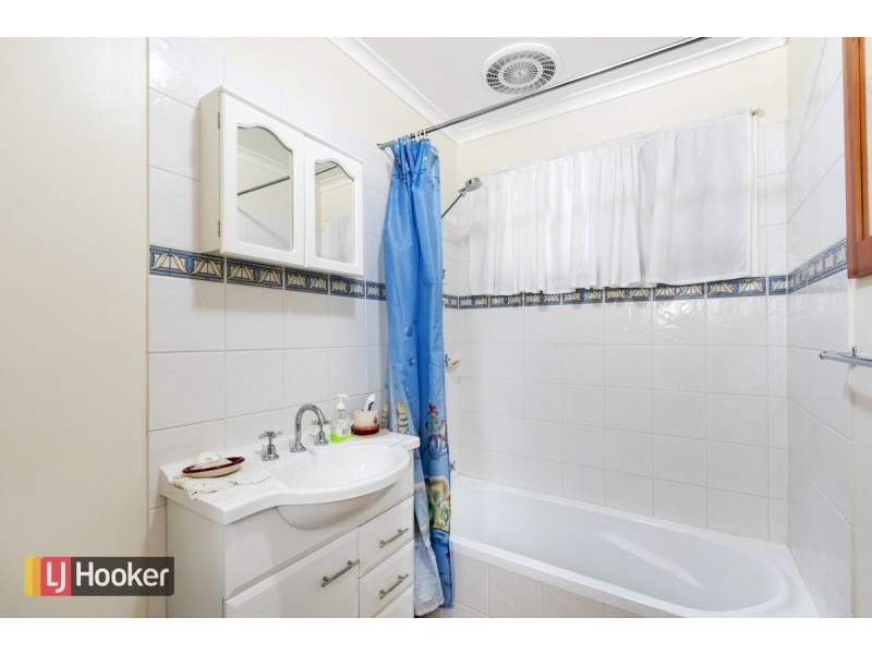 3 Roslyn Court, Lakes Entrance VIC 3909