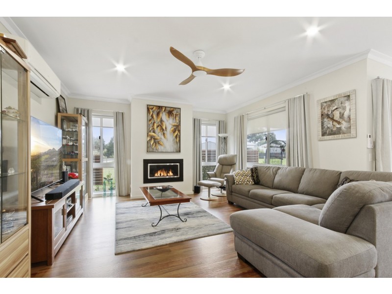 135 Kings Cove Boulevard, Metung VIC 3904