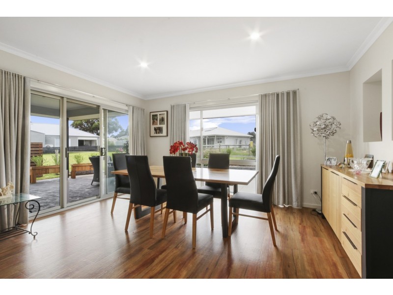 135 Kings Cove Boulevard, Metung VIC 3904