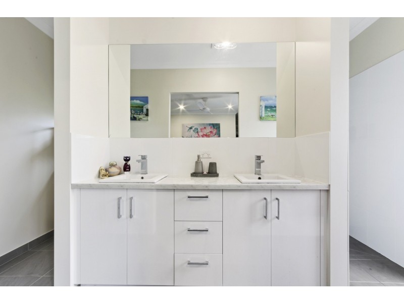 135 Kings Cove Boulevard, Metung VIC 3904