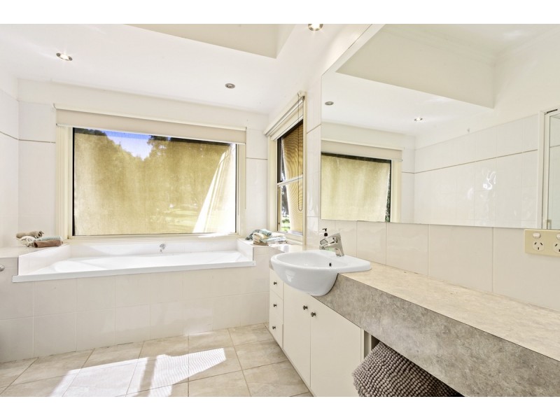 12 Kings Cove Boulevard, Metung VIC 3904