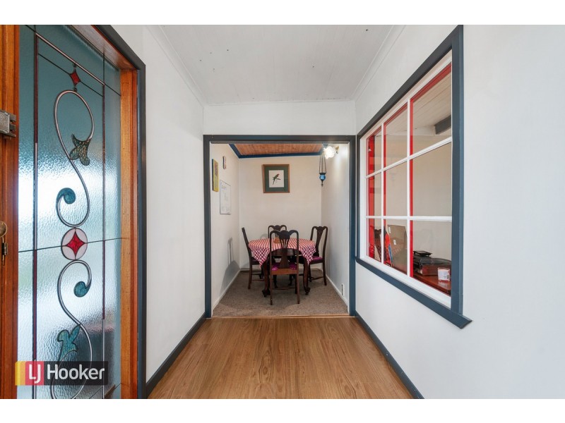 17 Daniel Street, Lakes Entrance VIC 3909