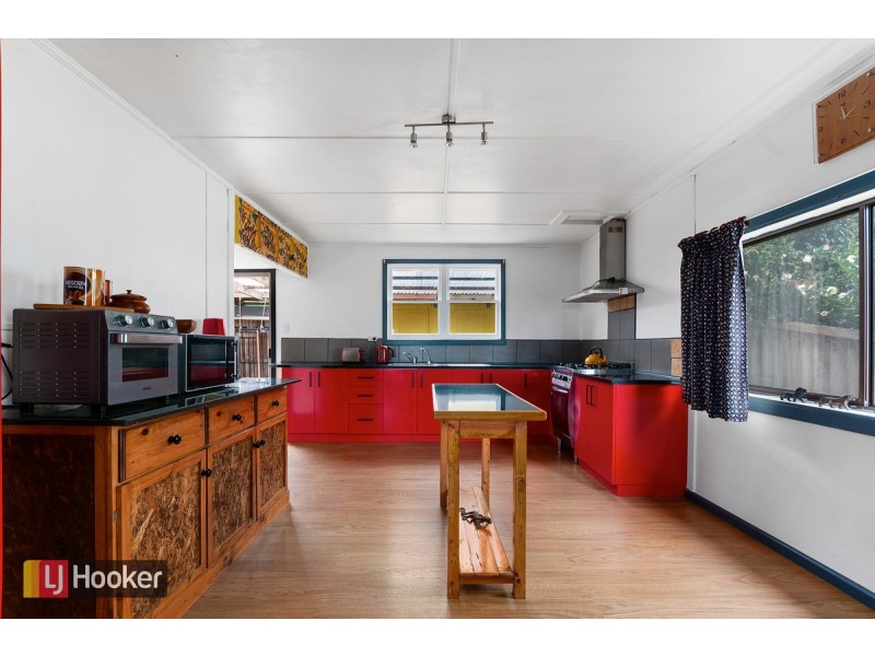 17 Daniel Street, Lakes Entrance VIC 3909