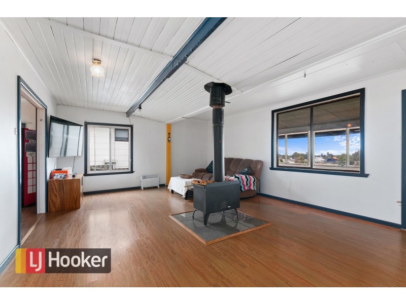 17 Daniel Street, Lakes Entrance VIC 3909