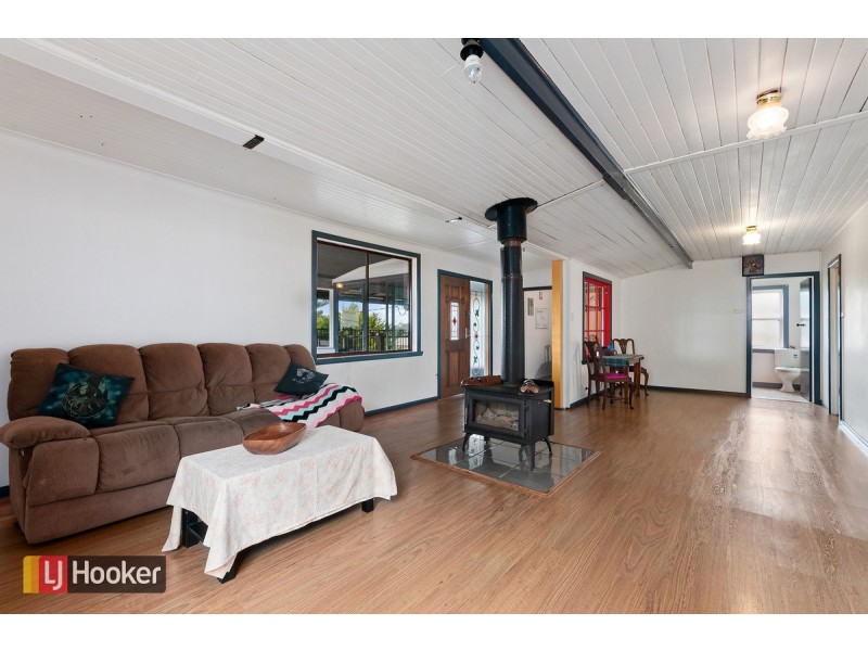 17 Daniel Street, Lakes Entrance VIC 3909