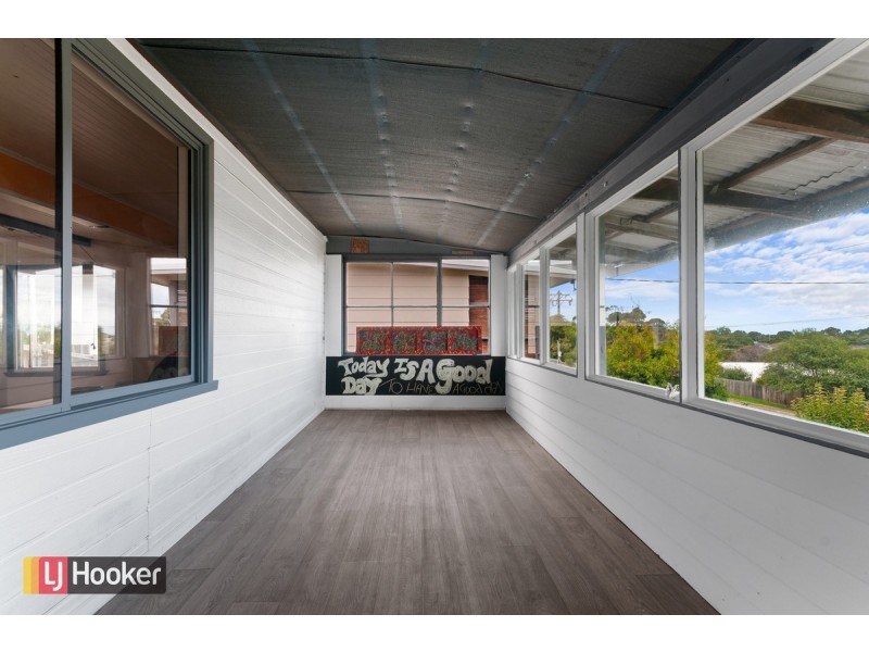 17 Daniel Street, Lakes Entrance VIC 3909