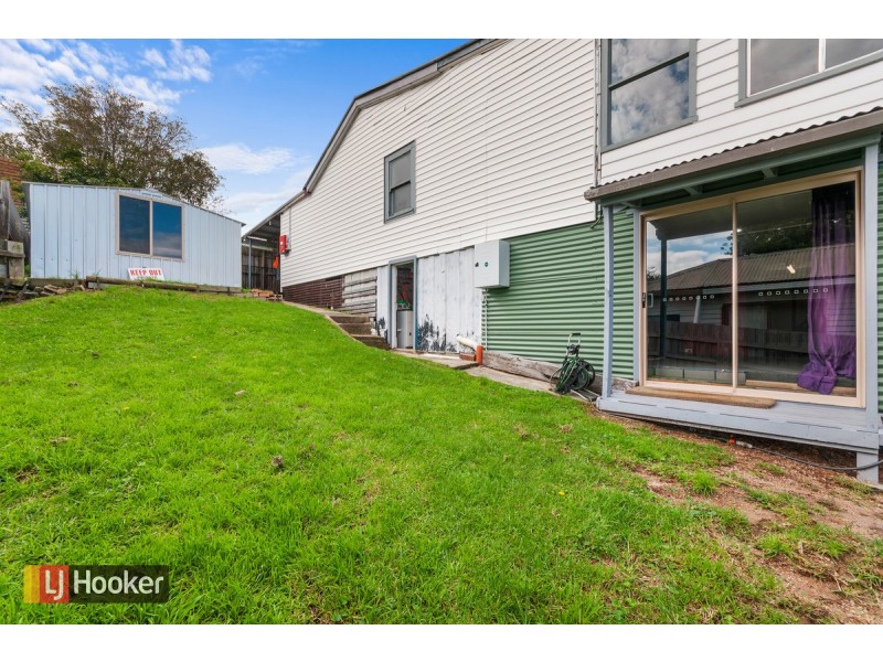 17 Daniel Street, Lakes Entrance VIC 3909