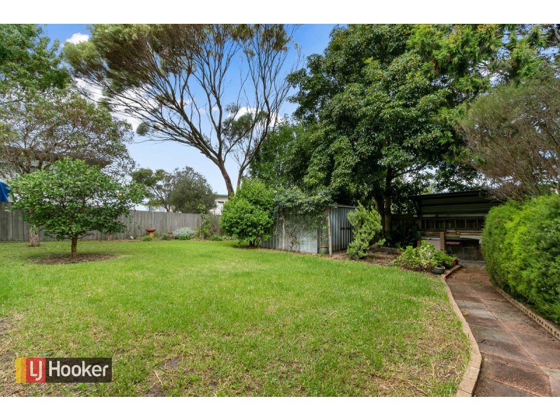 3 Uplands Avenue, Lakes Entrance VIC 3909